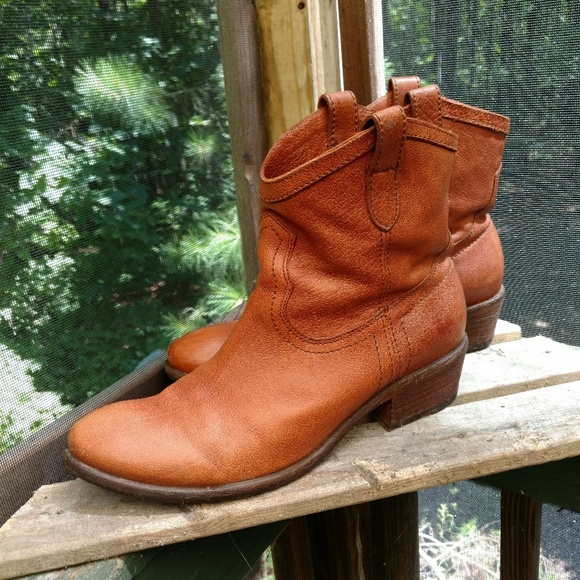 Frye Shoes - Frye Carson shortie boots size 10